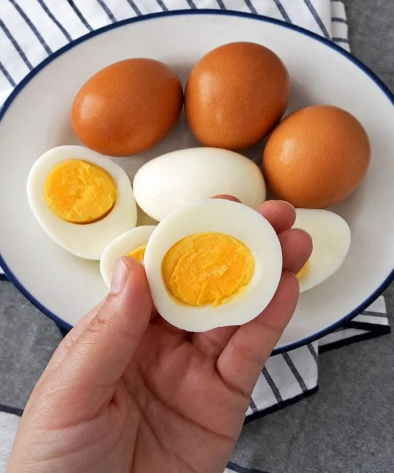 Doctors reveal that eating eggs with this herb causes …